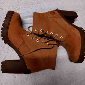 Women's Timberland size 7 5 boots.